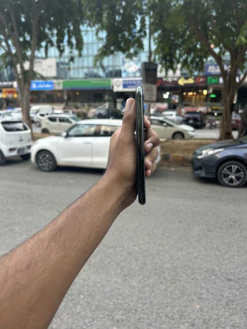 Apple iPhone 11 Pro 1