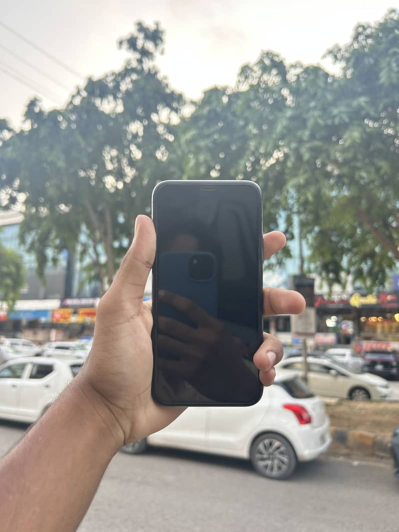 Apple iPhone 11 Pro 4