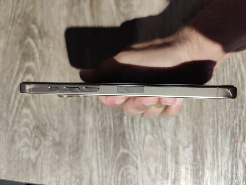 Apple iPhone 16 Pro Max 4