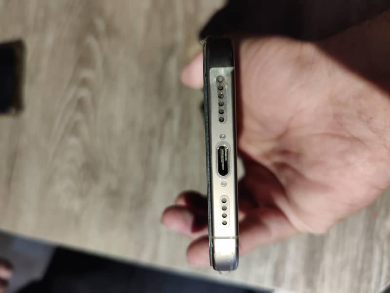 Apple iPhone 16 Pro Max 5