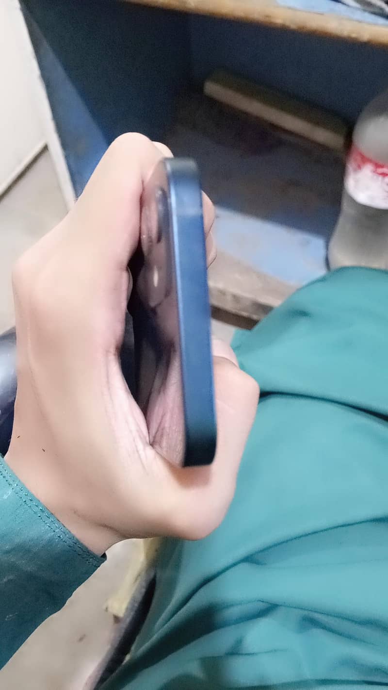 Apple iPhone 12 3