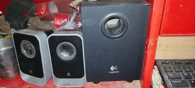 logi tech speaker hai bilkul new bass bhi achhi hai