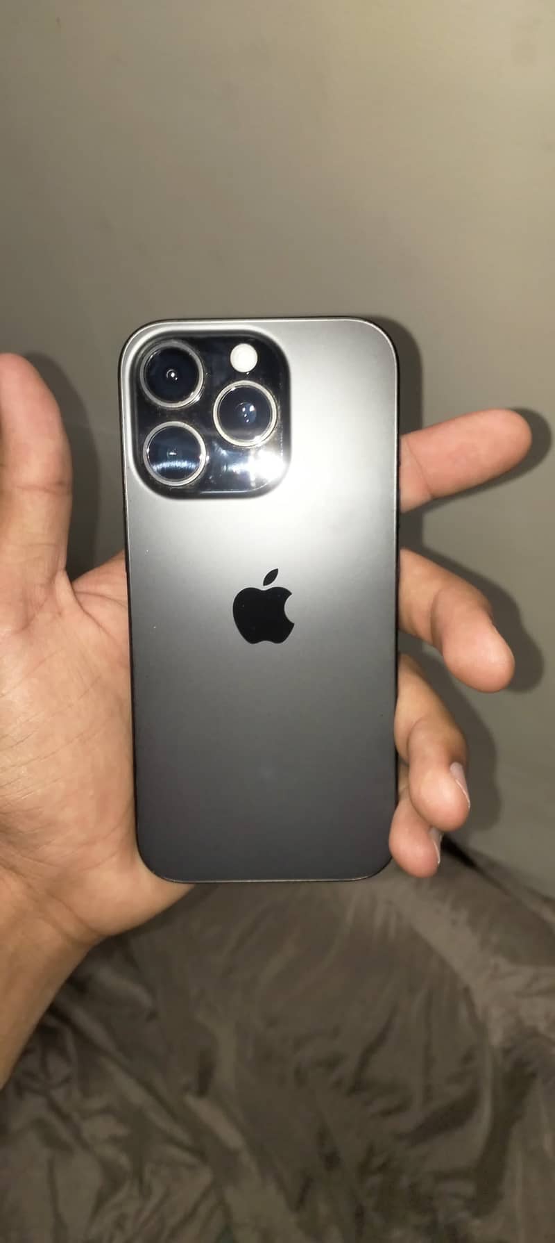 Apple iPhone 16 Pro 0
