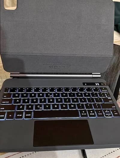 Apple iPad Pro M5 Pen keyboard