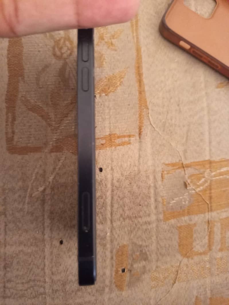 Apple iPhone 12 3