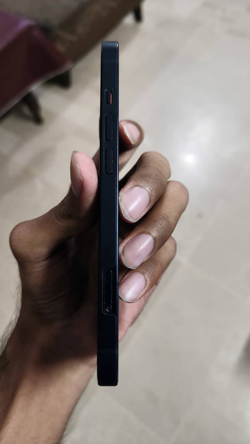 Apple iPhone 13 2