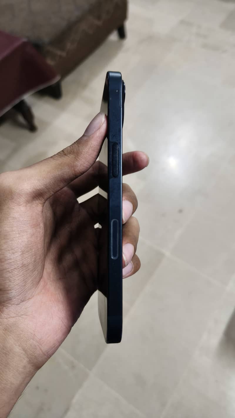 Apple iPhone 13 5