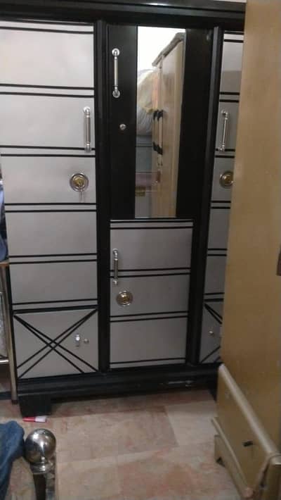 3 door almari forsale saaf condition 10/10