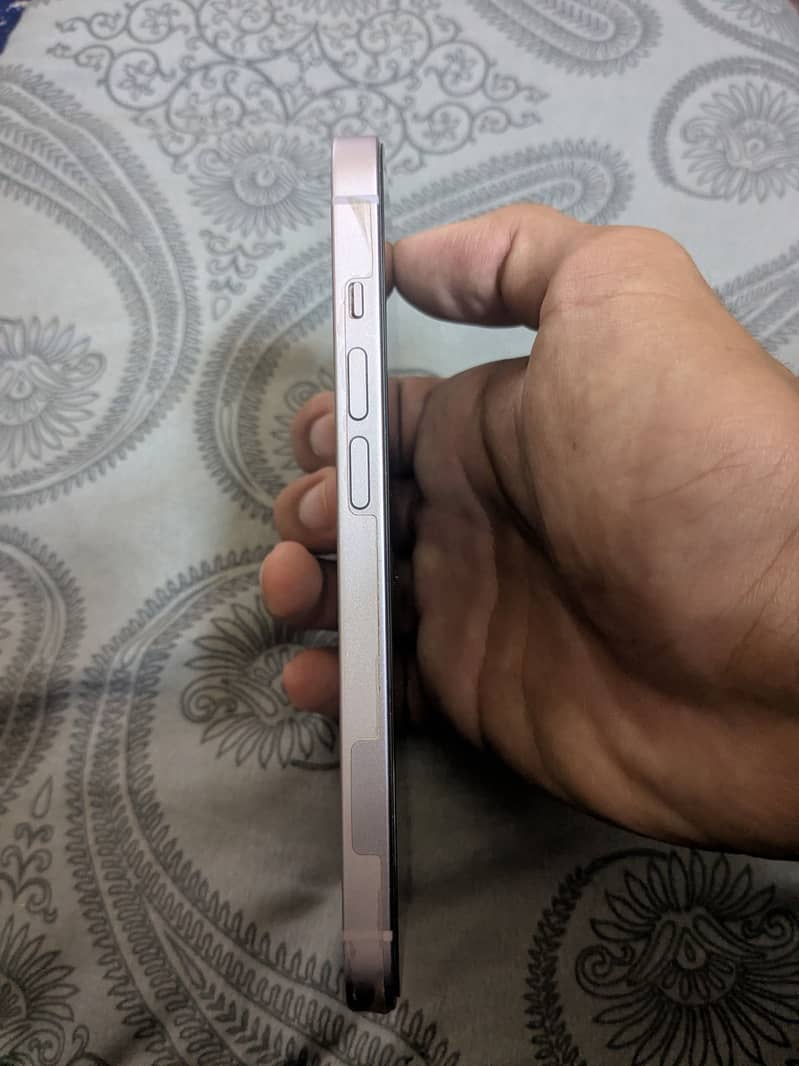 Apple iPhone 14 4