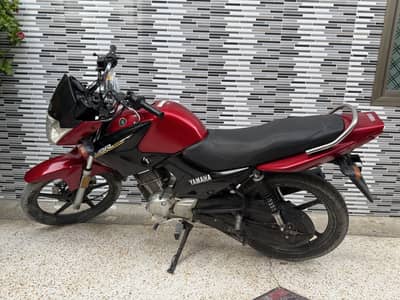 Ybr 125 18/19 red