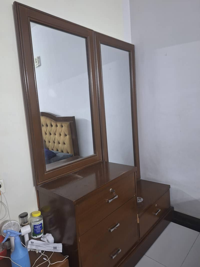 dressing table 0