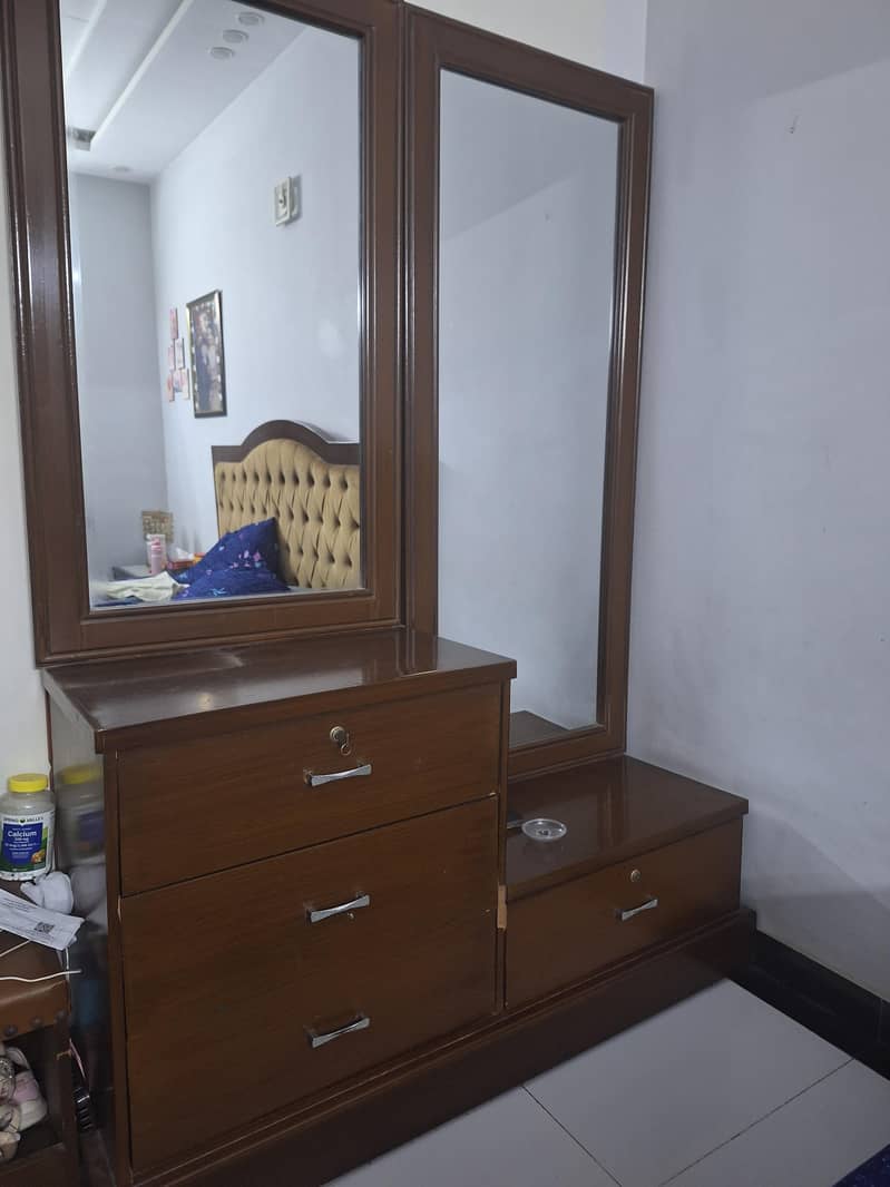 dressing table 1