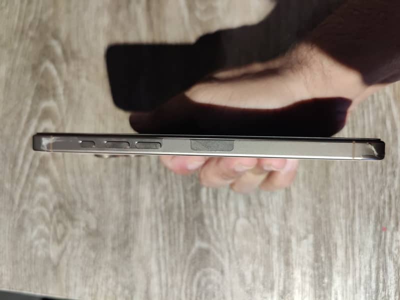 Apple iPhone 16 Pro Max 1