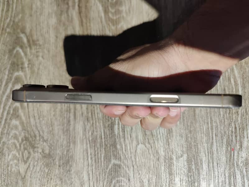 Apple iPhone 16 Pro Max 2