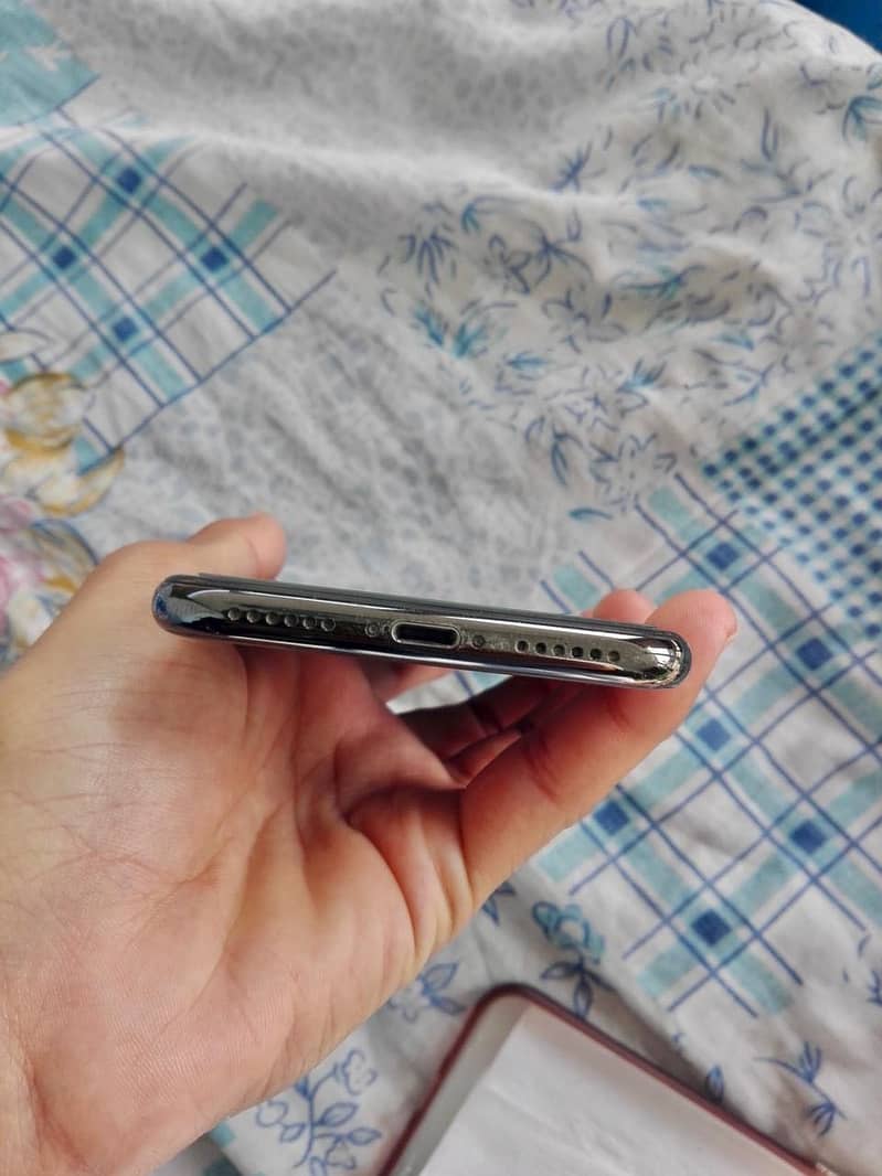Apple iPhone X 3