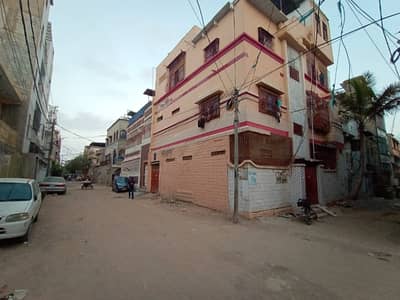 2nd floor with 1 room on roof Corner house 110 Yards on 40 feet wide road on RENT 35,000. Rs. North karachi 5c2