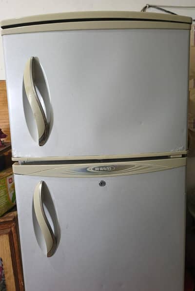 waves medium size fridge full ok no work required