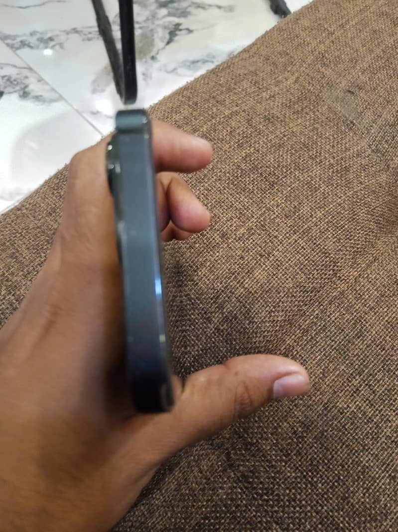 Apple iPhone 13 Pro 4