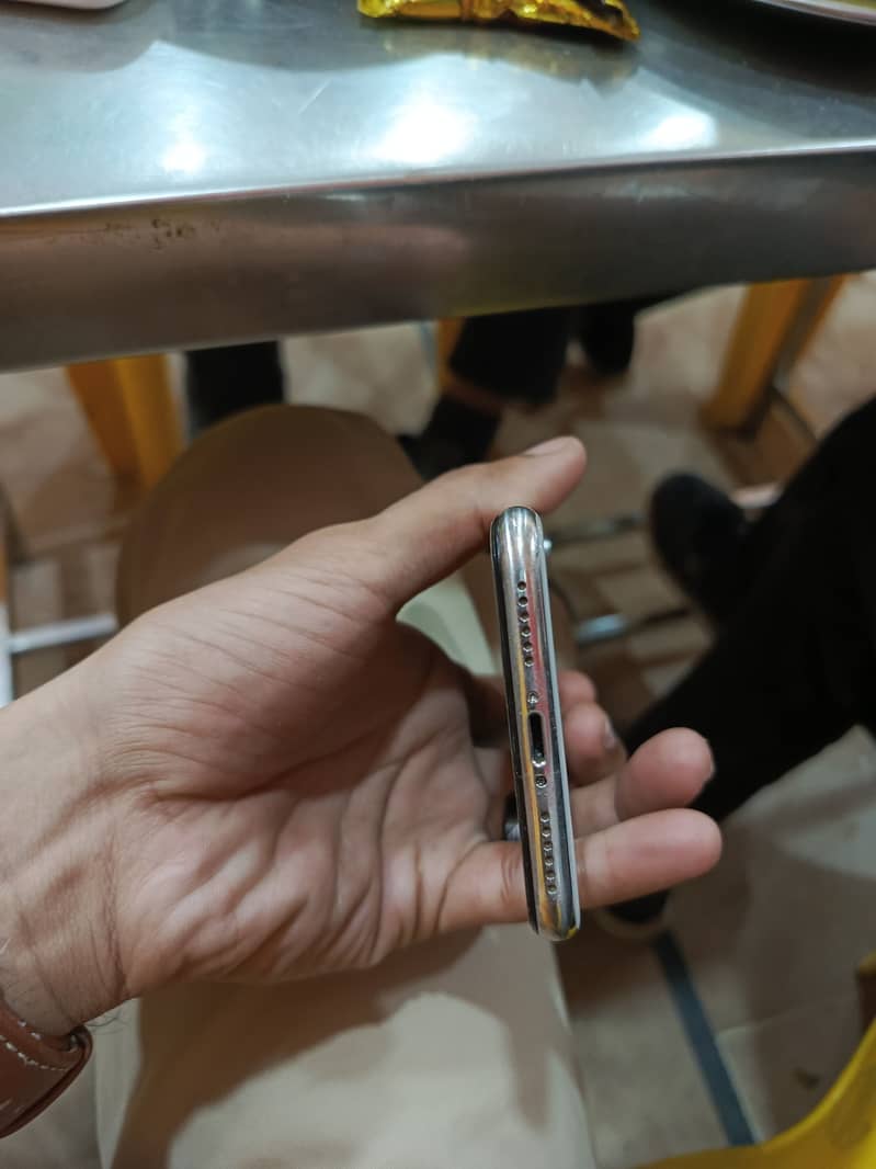 Apple iPhone X 3
