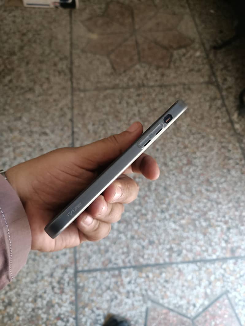 iPhone 12 4