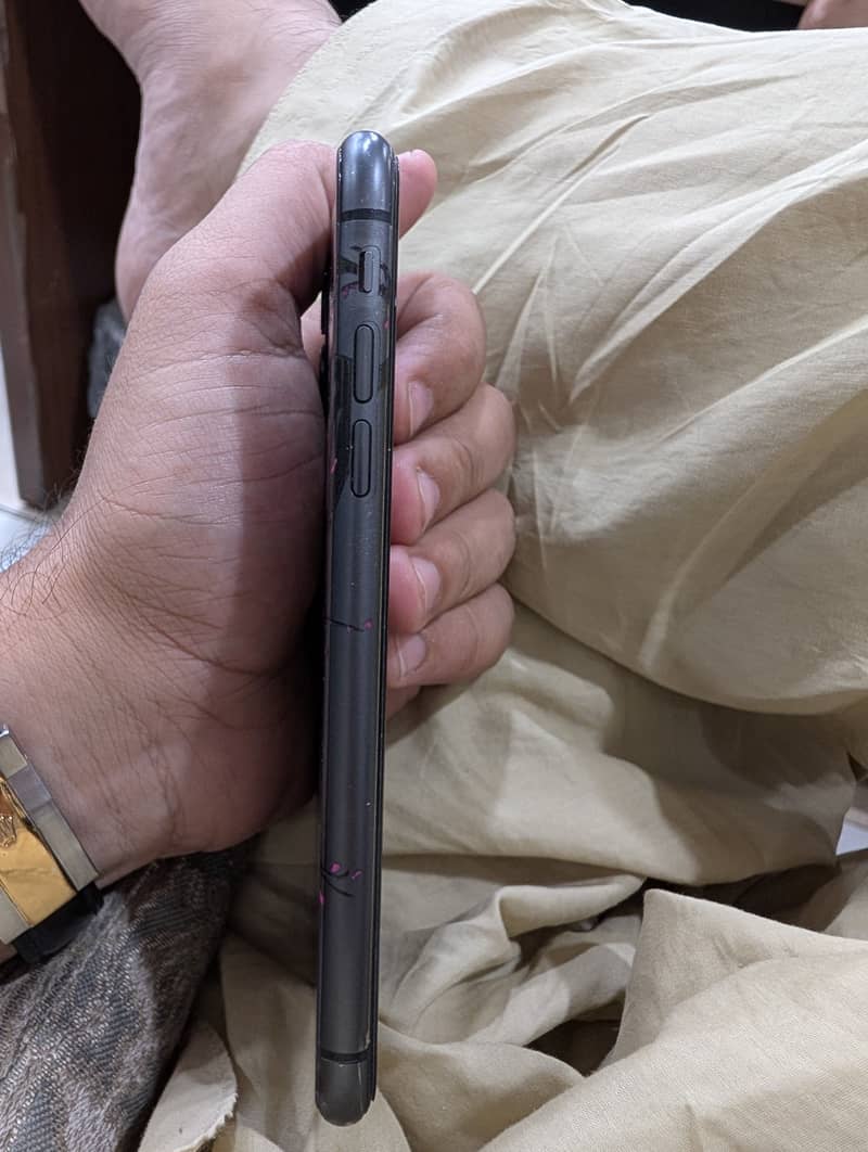 Apple iPhone 11 3