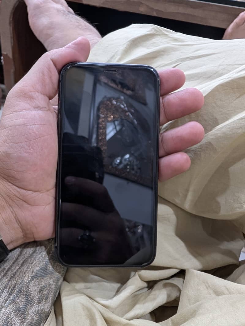 Apple iPhone 11 4