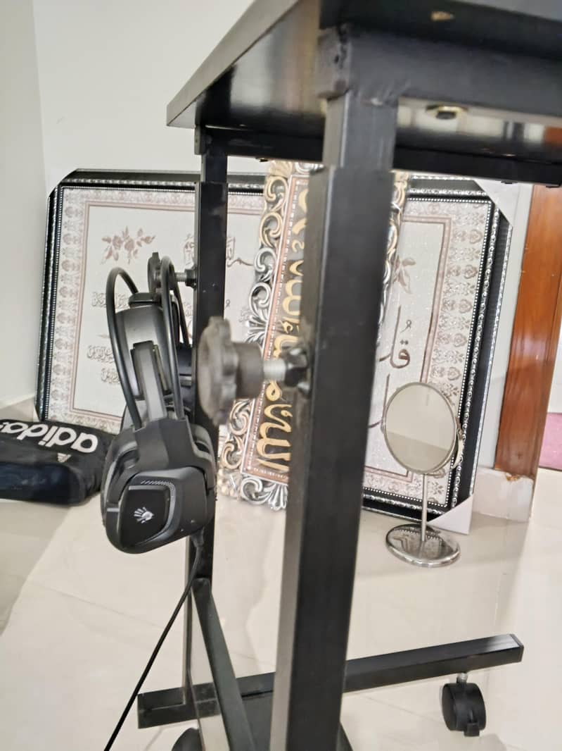Table For Laptop/Pc (Adjustable height) 2