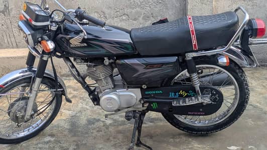 Honda CG 125 black color