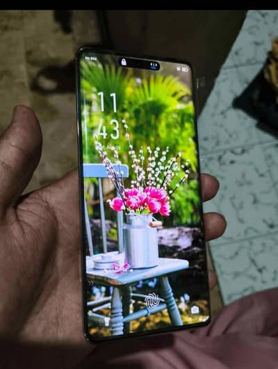 Infinix zero 30 Excellent condition original charger with box
