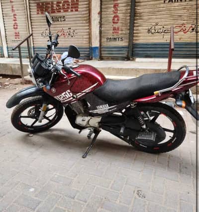Carbon wrapped custom Yamaha ybr 125g urgent sale