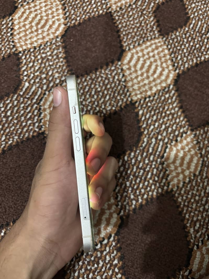Apple iPhone 13 1