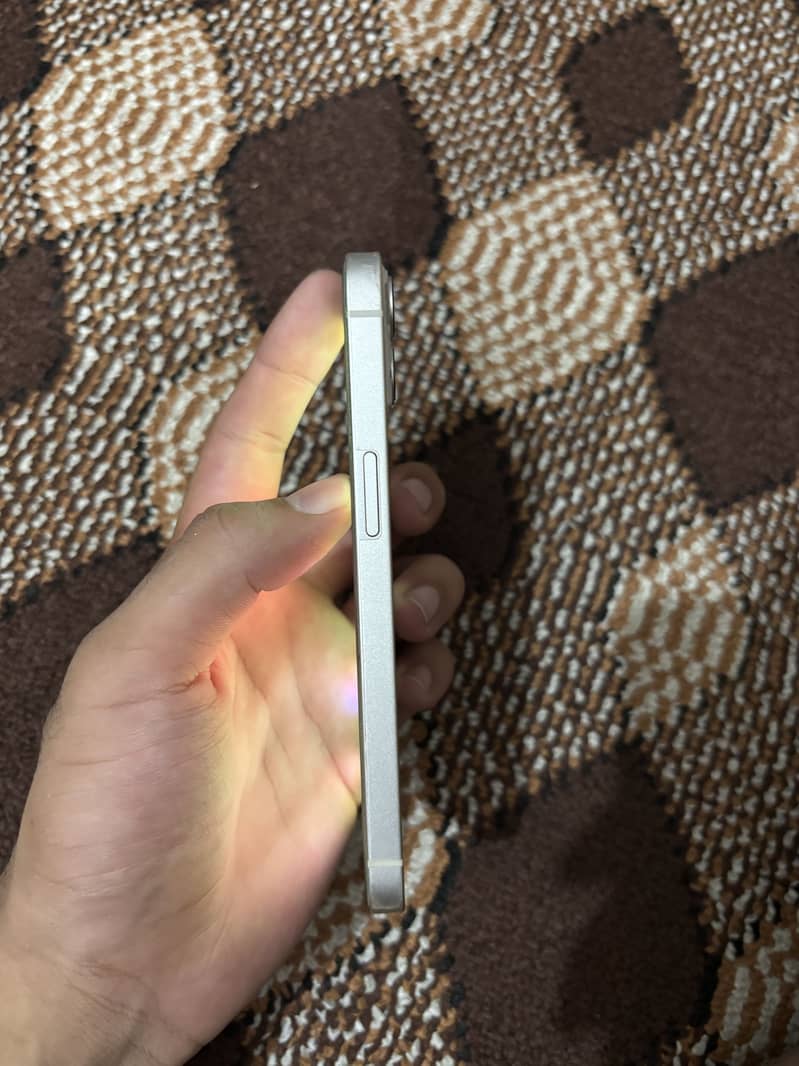 Apple iPhone 13 4
