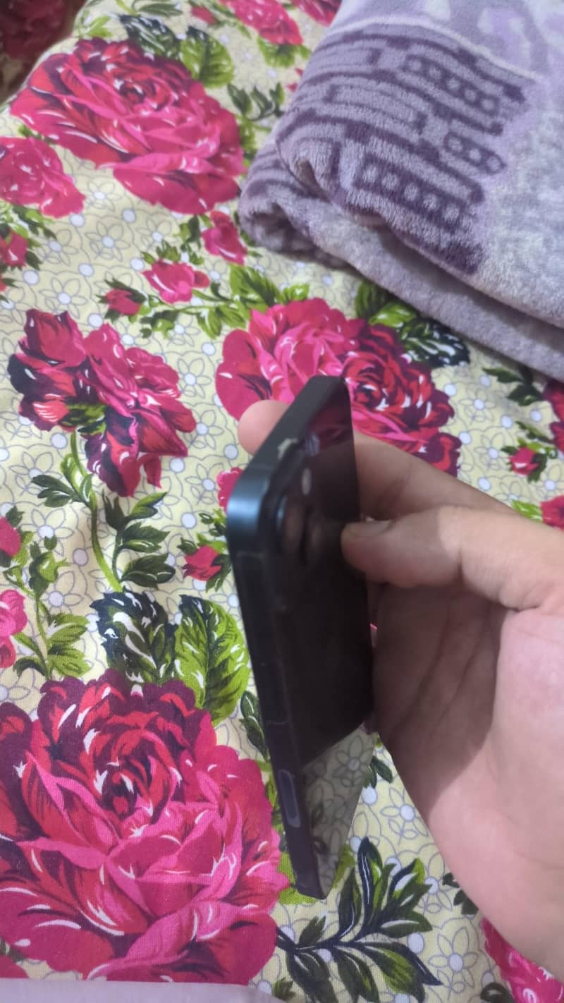 Apple iPhone 14 3