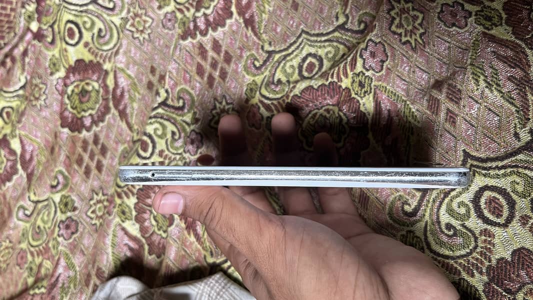 Sharp Aquos R2 1