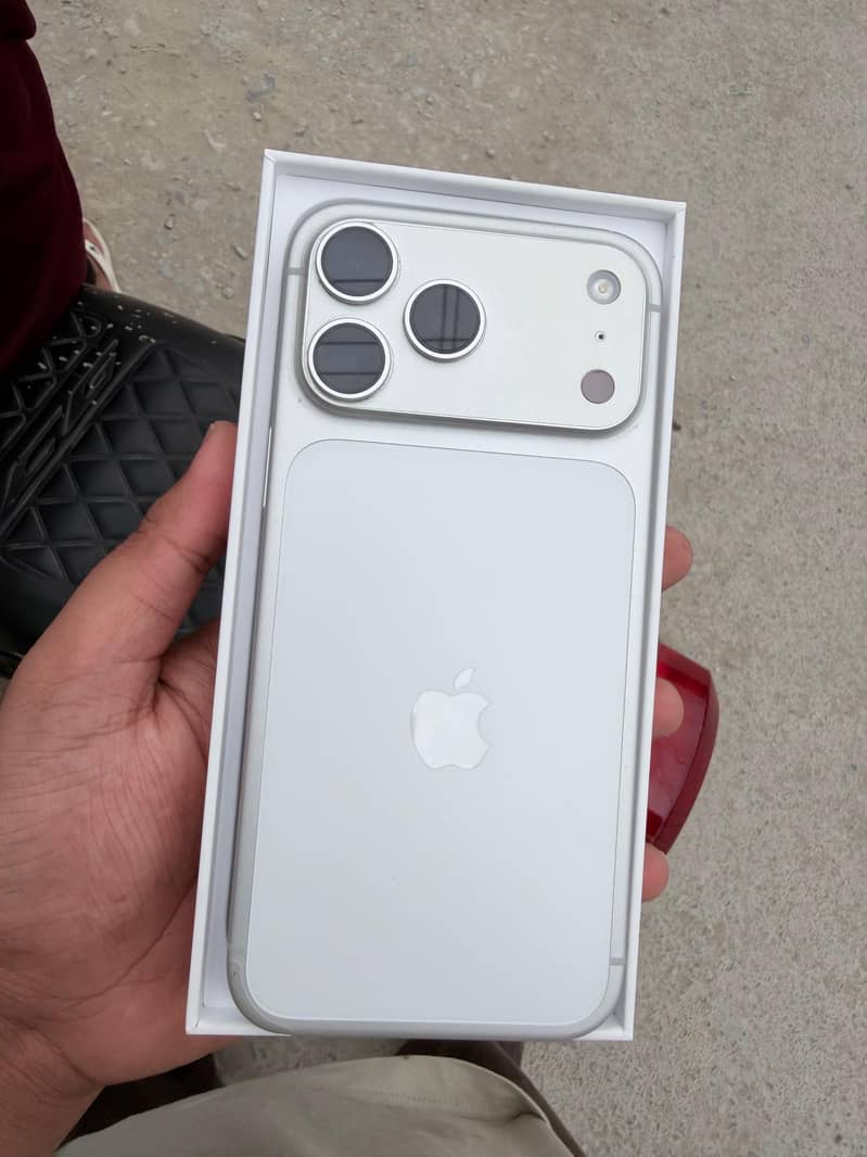 Apple iPhone 17 Pro Max 0
