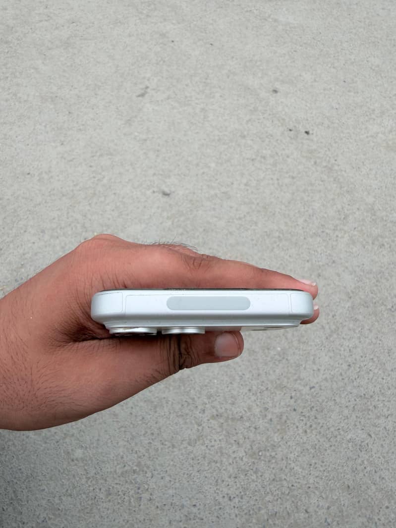 Apple iPhone 17 Pro Max 4