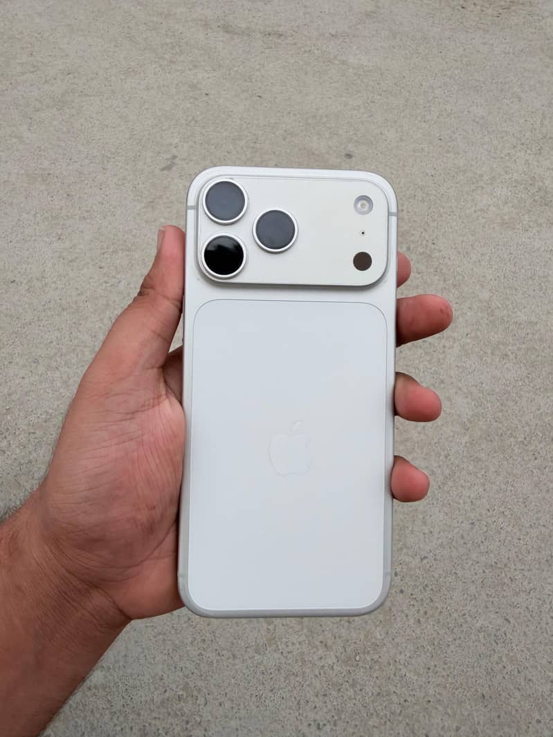 Apple iPhone 17 Pro Max 5