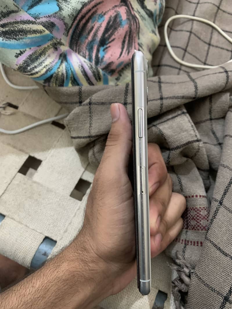 Apple iPhone 11 Pro Max 1