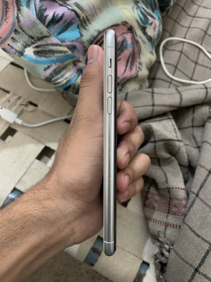 Apple iPhone 11 Pro Max 4