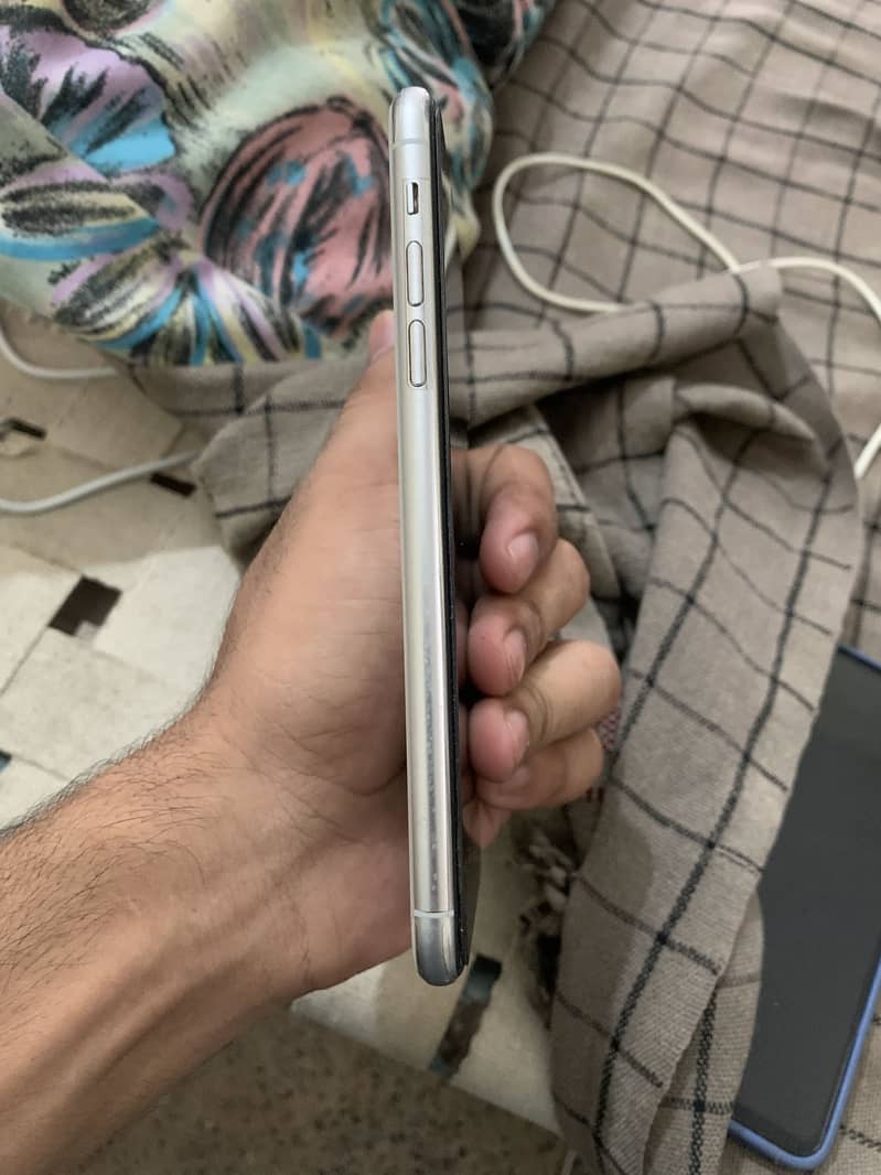 Apple iPhone 11 Pro Max 6