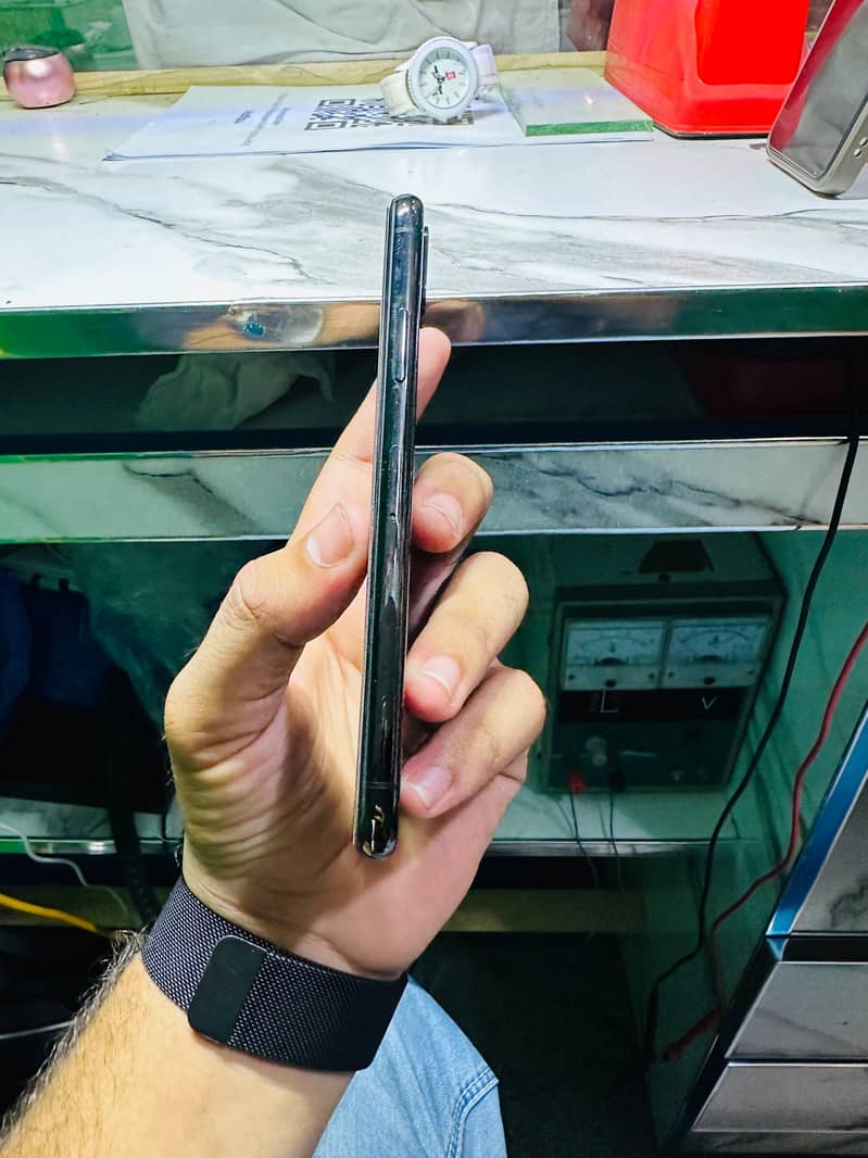 Apple iPhone X 3