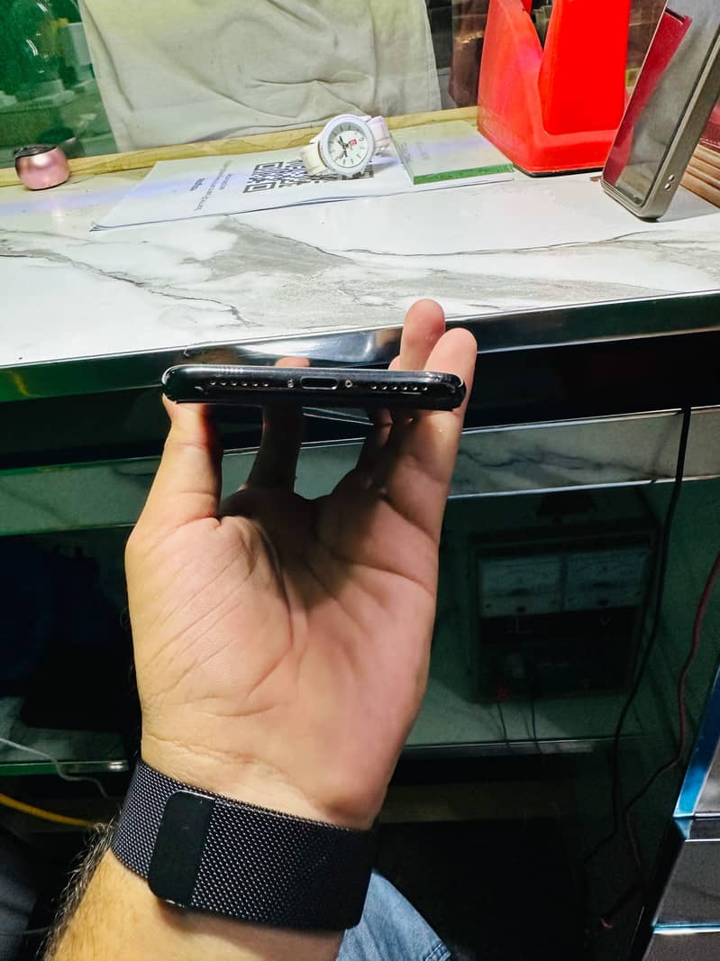 Apple iPhone X 5