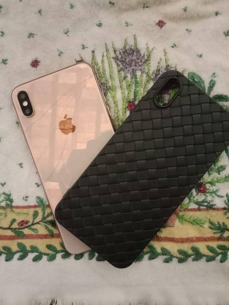 Apple iPhone XS Max 4
