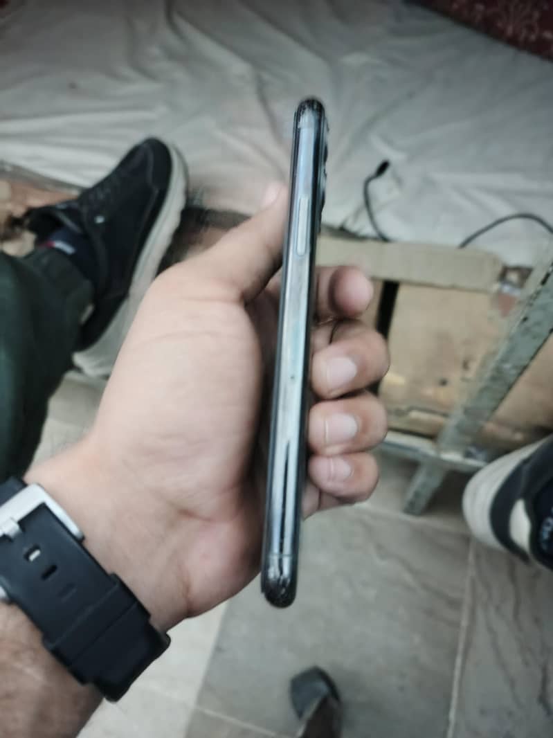 Apple iPhone 11 Pro 3