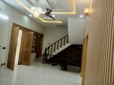 11 Marla Fully Renovated Tripple Story House Basement , Ground , 1st Floor Available For Sale