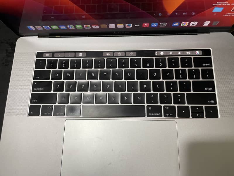 Macbook 17 pro 0