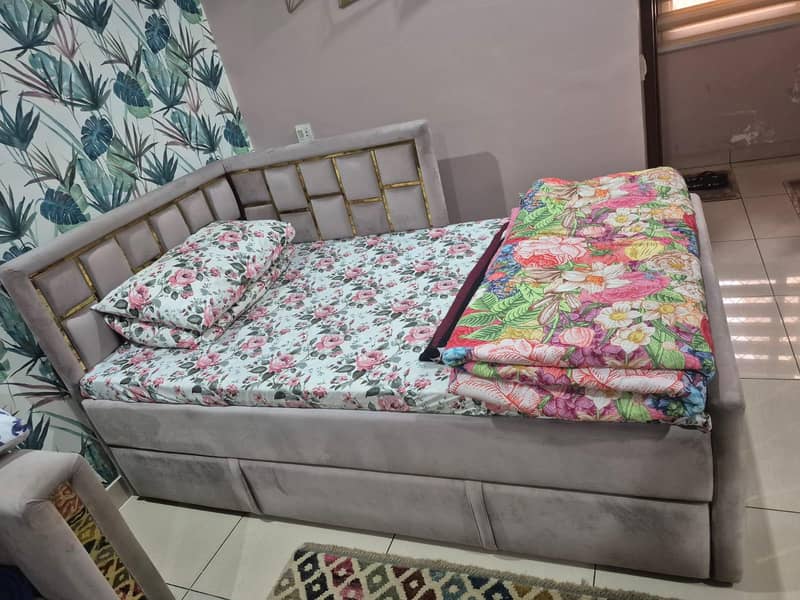 one single bed with dressing 0