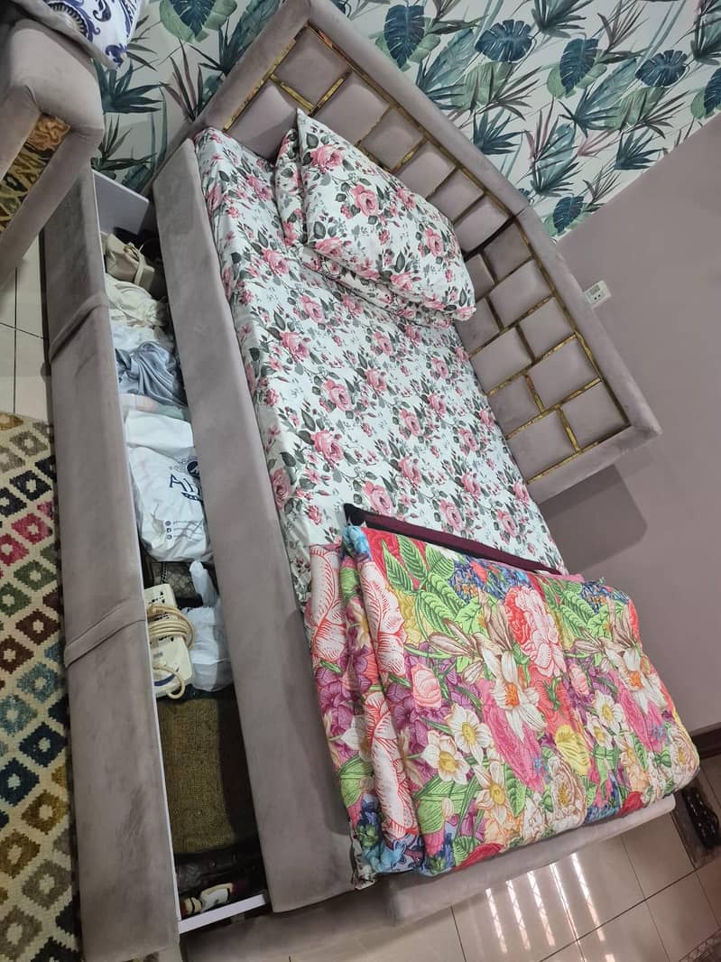 one single bed with dressing 2