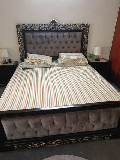 Royal Car ed Bedroom Set