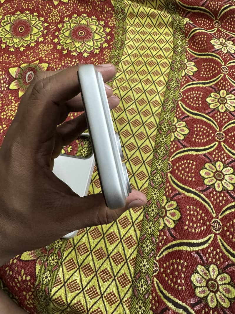 Apple iPhone 17 Pro Max 4